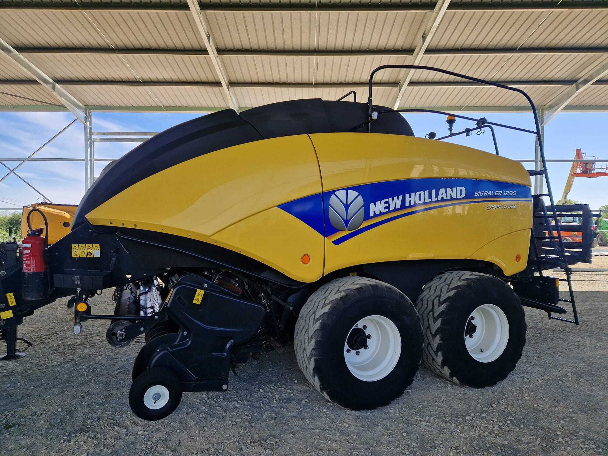 NEW HOLLAND 1290 CROP CUTTER