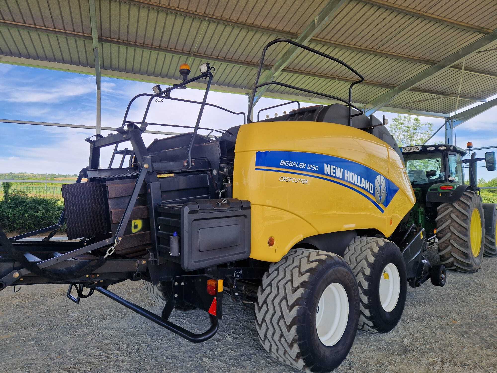 NEW HOLLAND 1290 CROP CUTTER