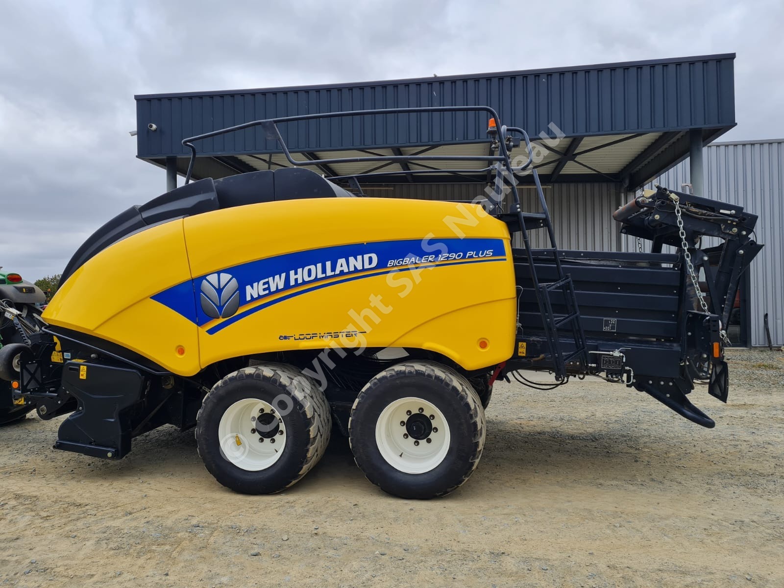 NEW HOLLAND BB1290 PLUS