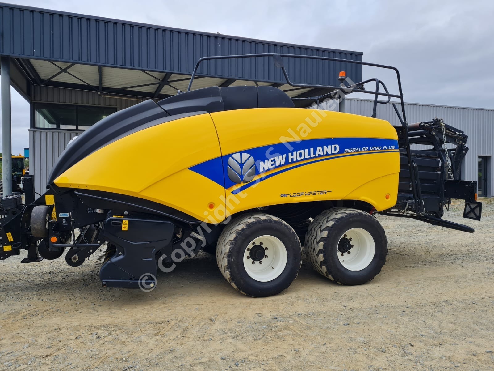 NEW HOLLAND BB1290 PLUS
