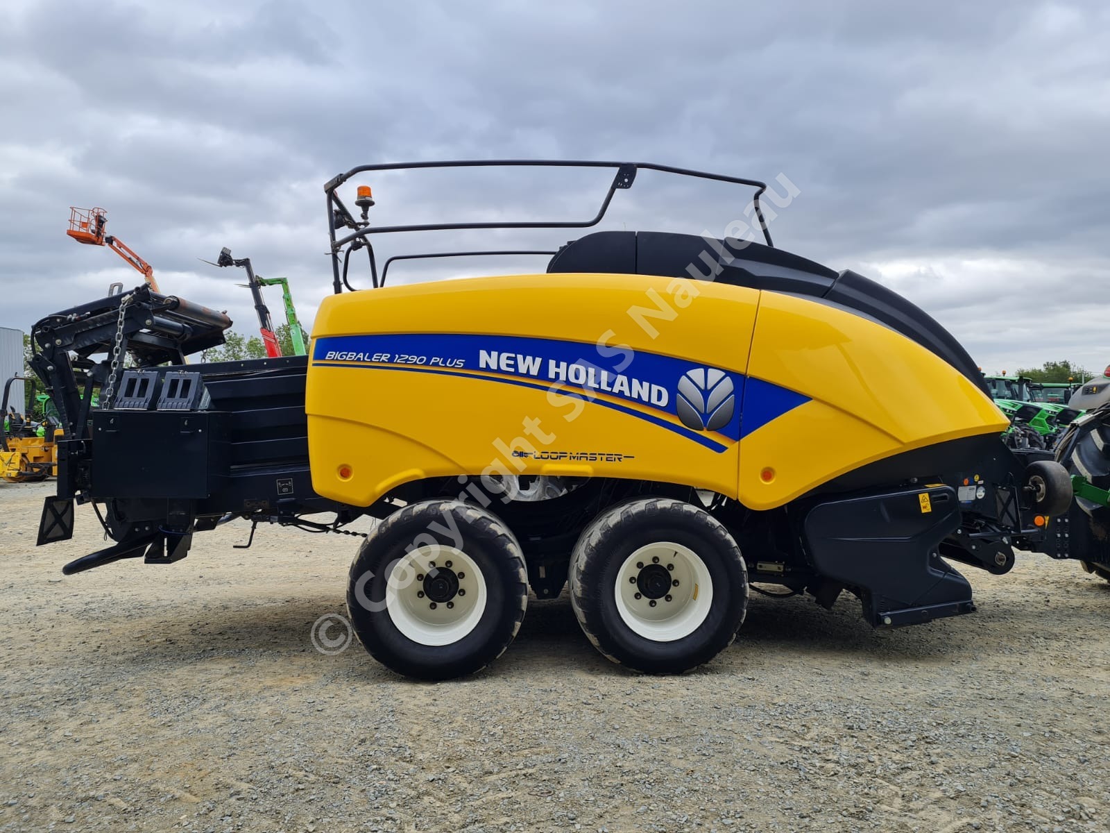 NEW HOLLAND BB1290 PLUS