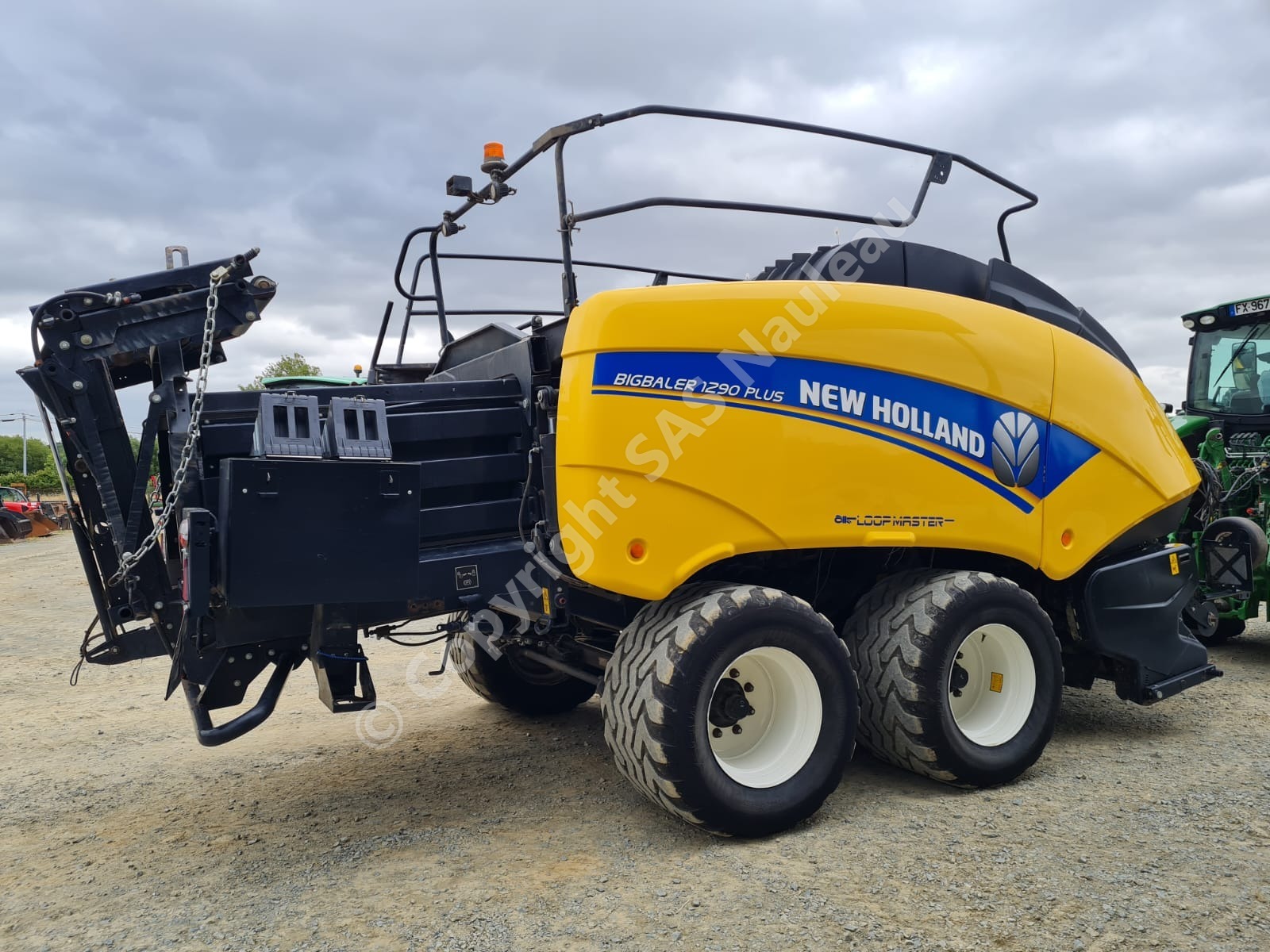 NEW HOLLAND BB1290 PLUS