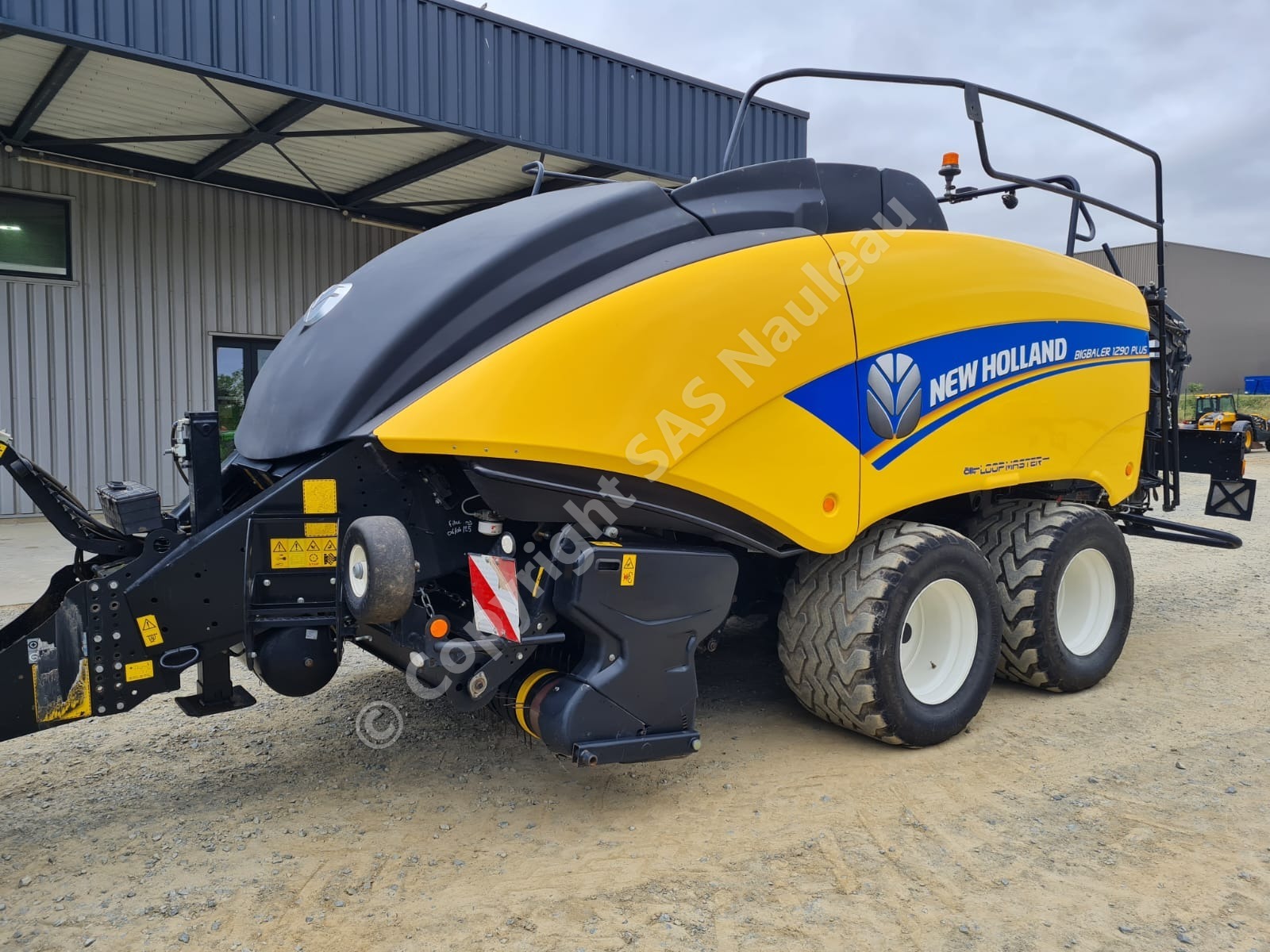 NEW HOLLAND BB1290 PLUS