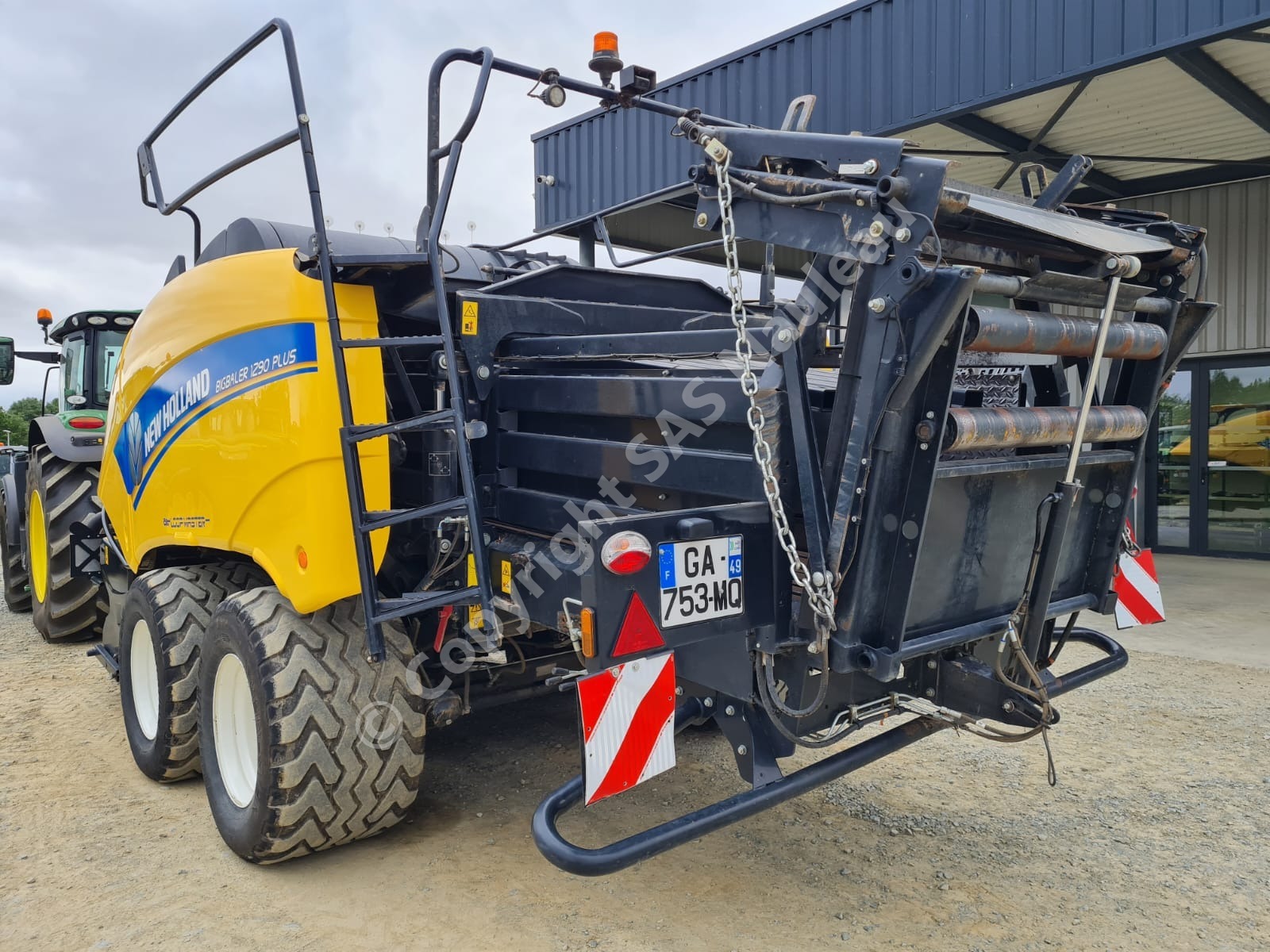 NEW HOLLAND BB1290 PLUS
