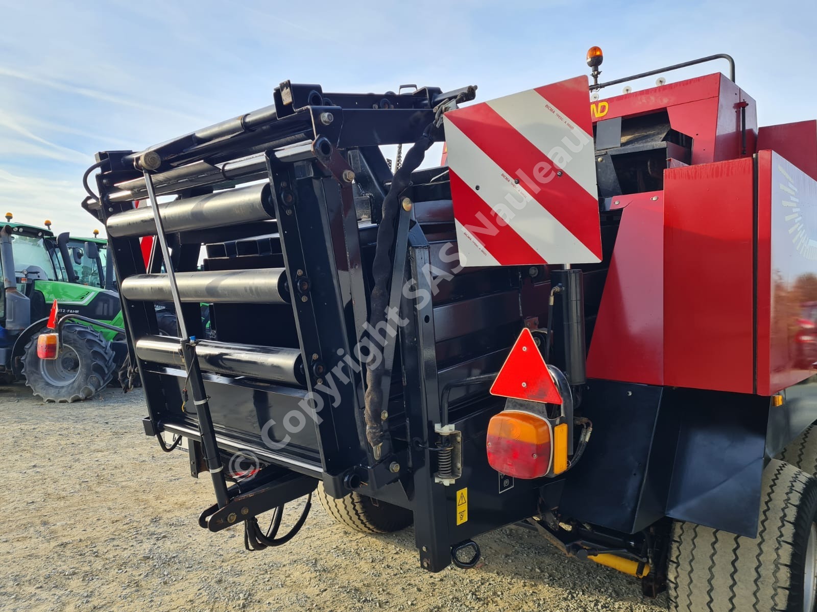 NEW HOLLAND BB 960 CROP CUTTER