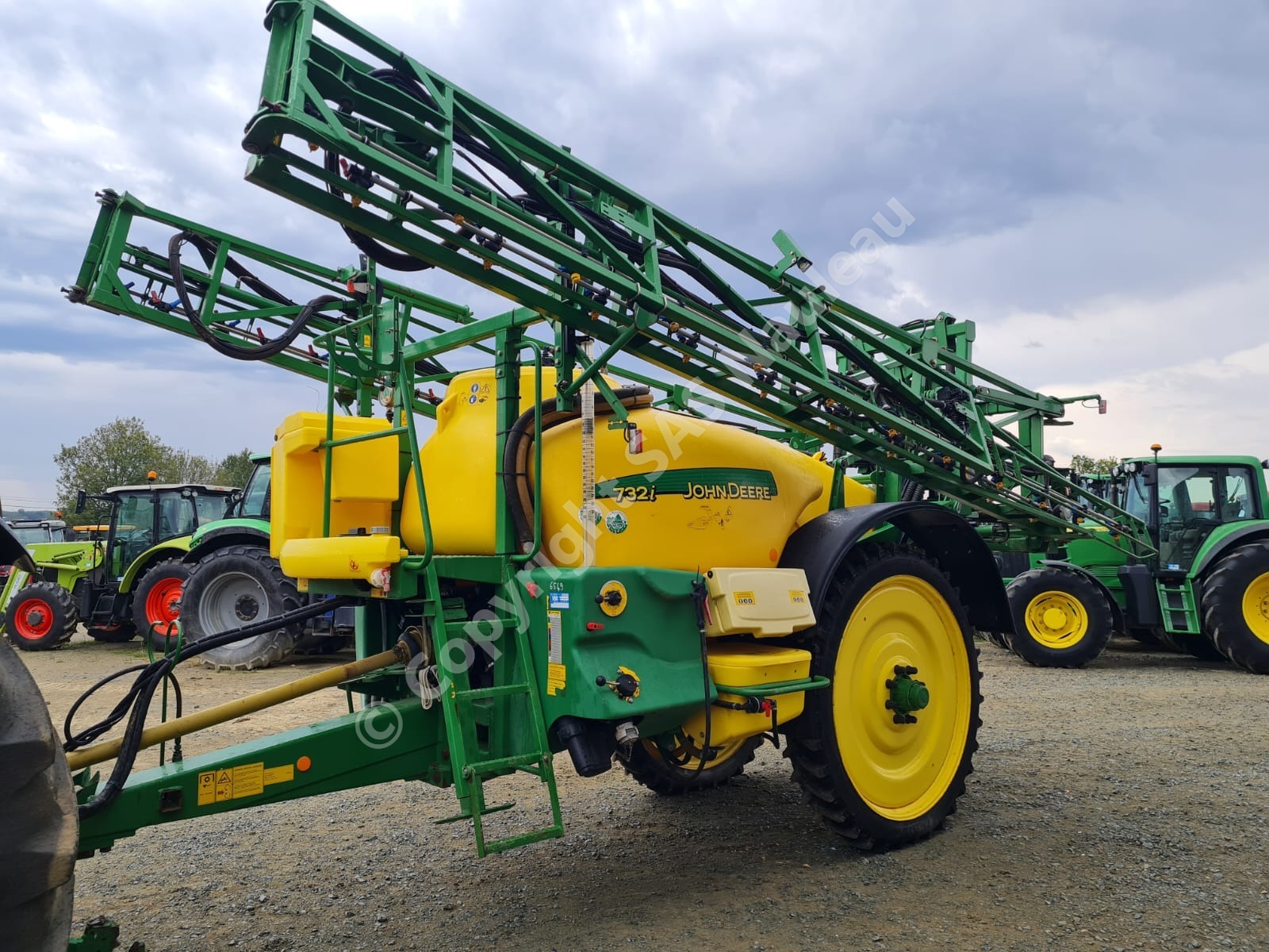 JOHN DEERE PULVERISATEUR TRAINE 732i