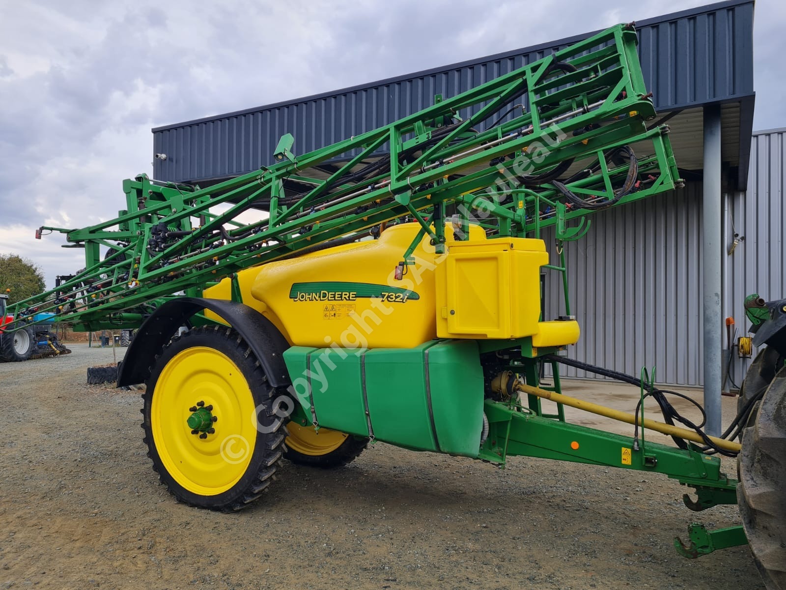 JOHN DEERE PULVERISATEUR TRAINE 732i