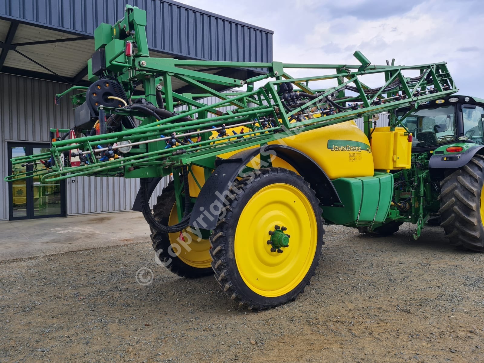 JOHN DEERE PULVERISATEUR TRAINE 732i