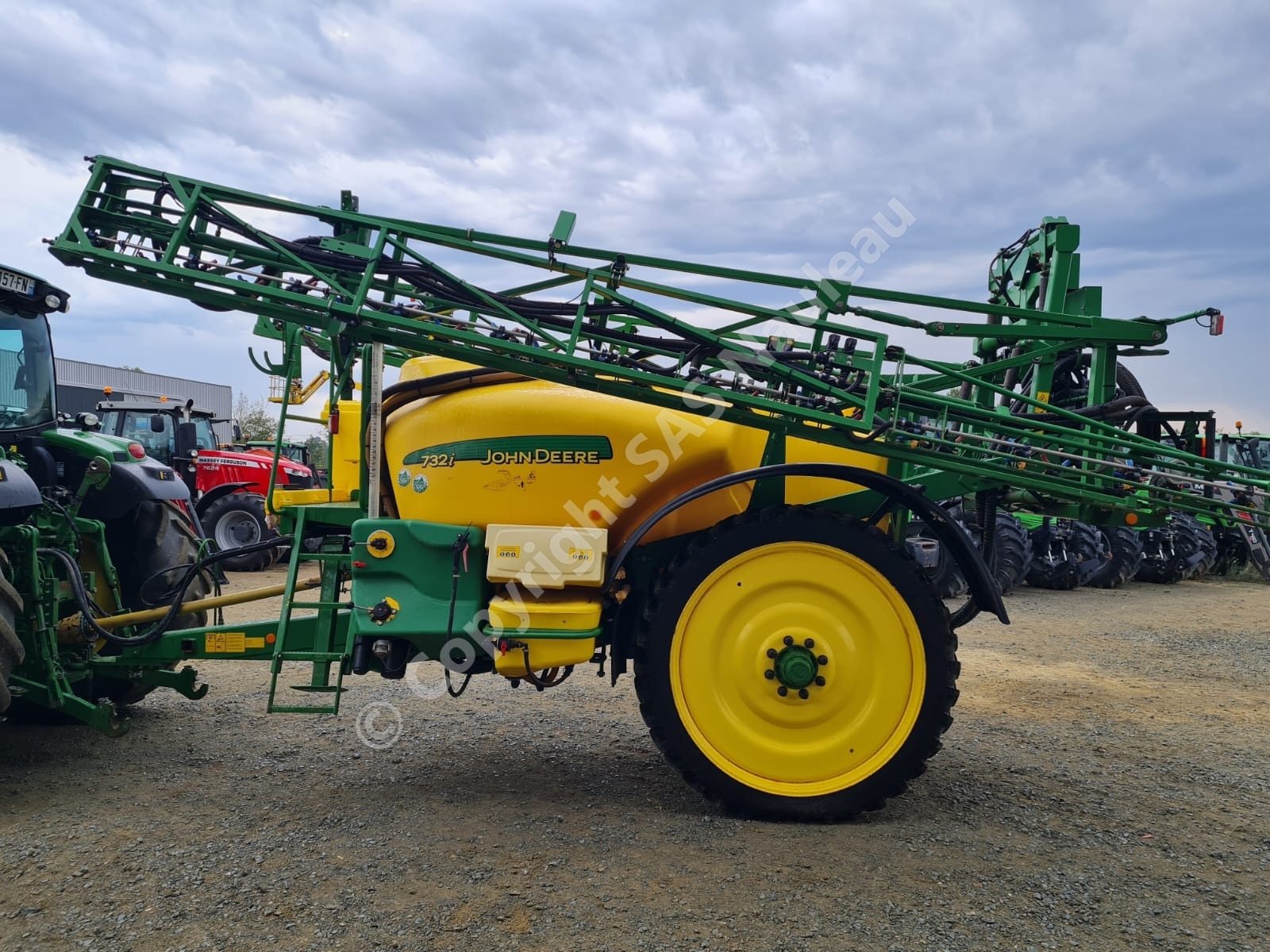 JOHN DEERE PULVERISATEUR TRAINE 732i