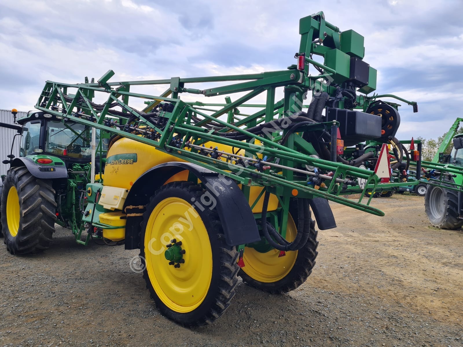 JOHN DEERE PULVERISATEUR TRAINE 732i
