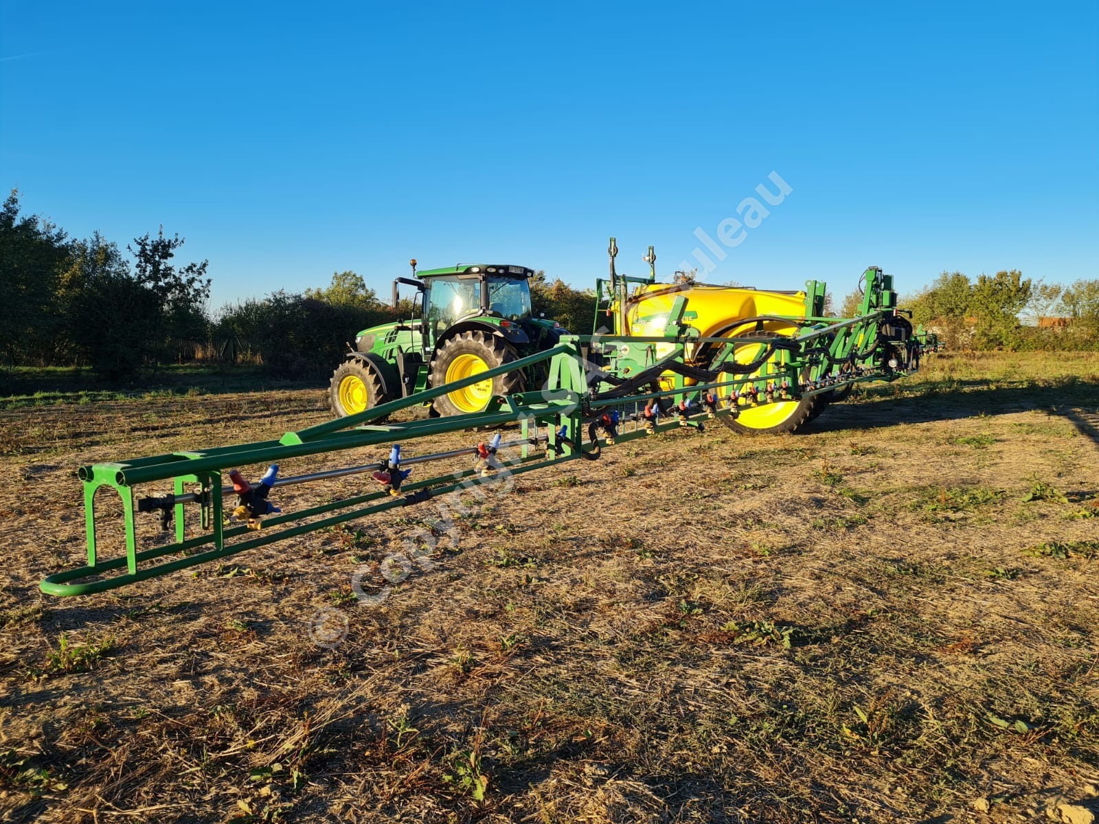 JOHN DEERE PULVERISATEUR TRAINE 732i
