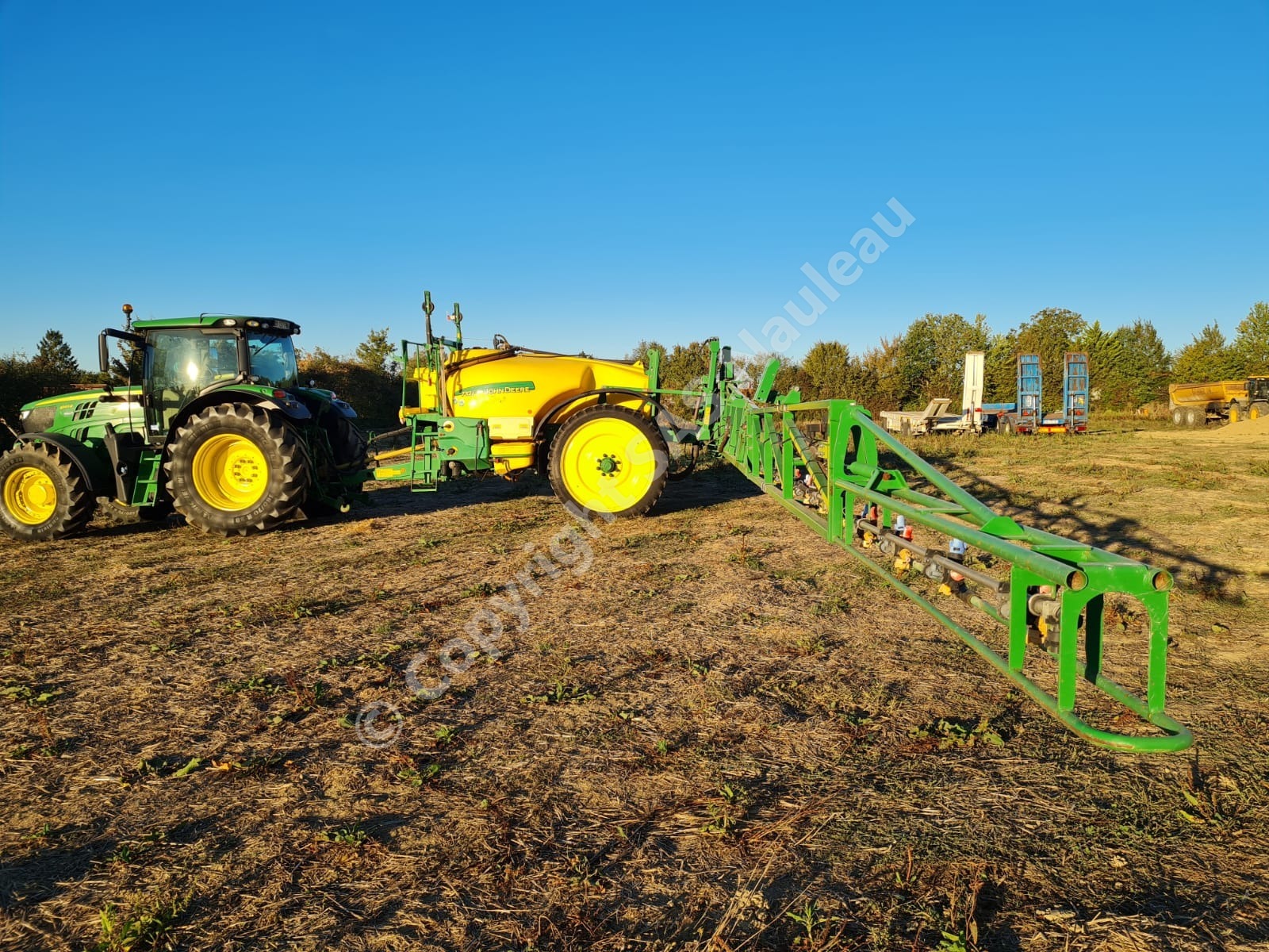 JOHN DEERE PULVERISATEUR TRAINE 732i