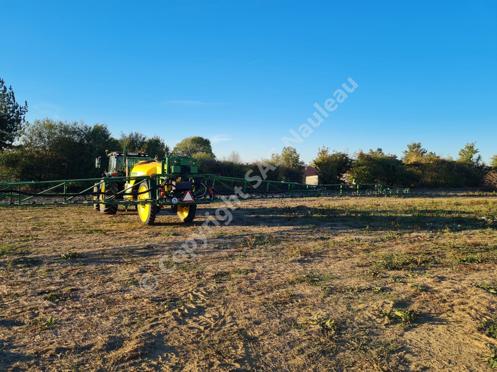JOHN DEERE PULVERISATEUR TRAINE 732i