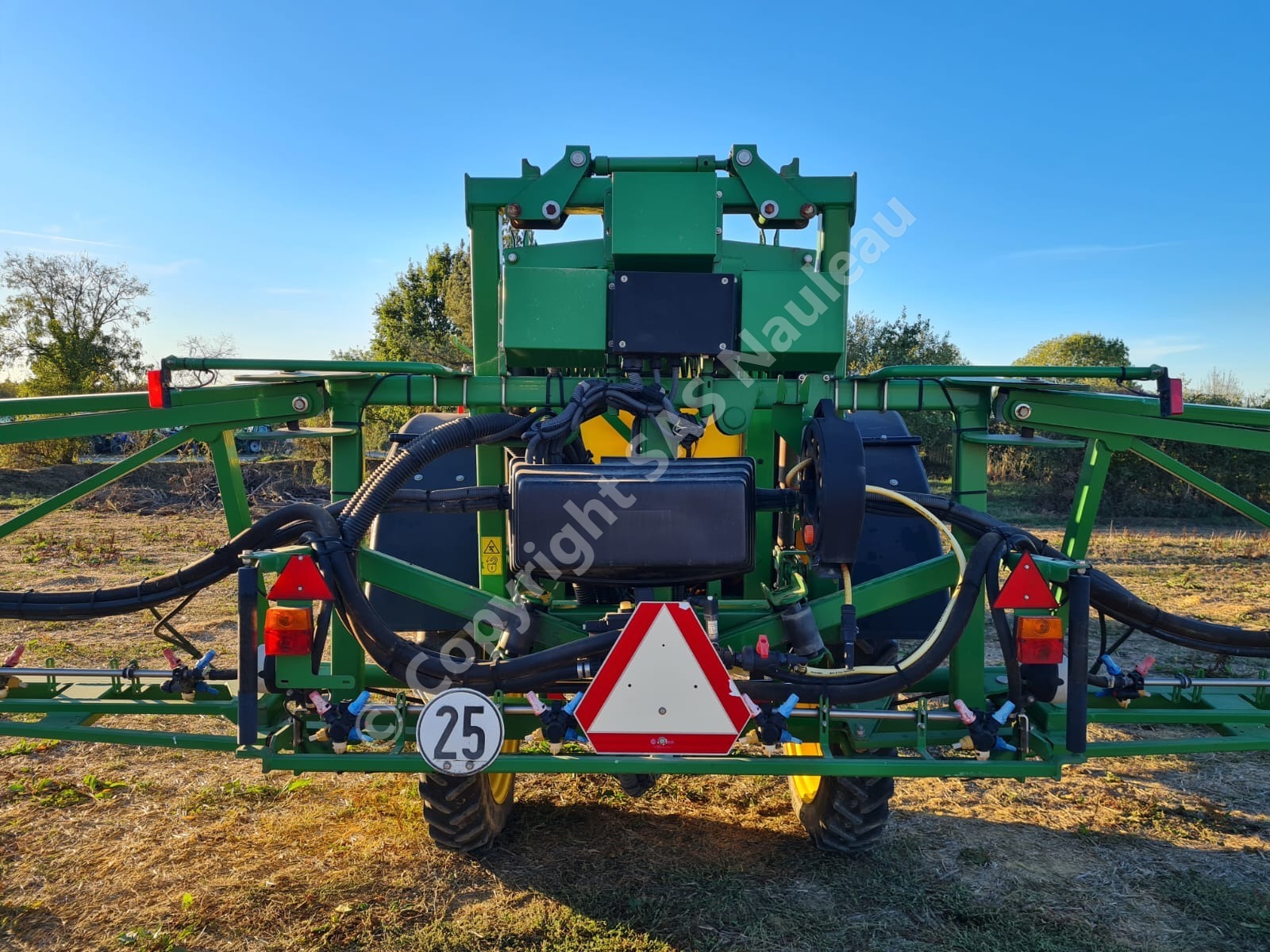 JOHN DEERE PULVERISATEUR TRAINE 732i