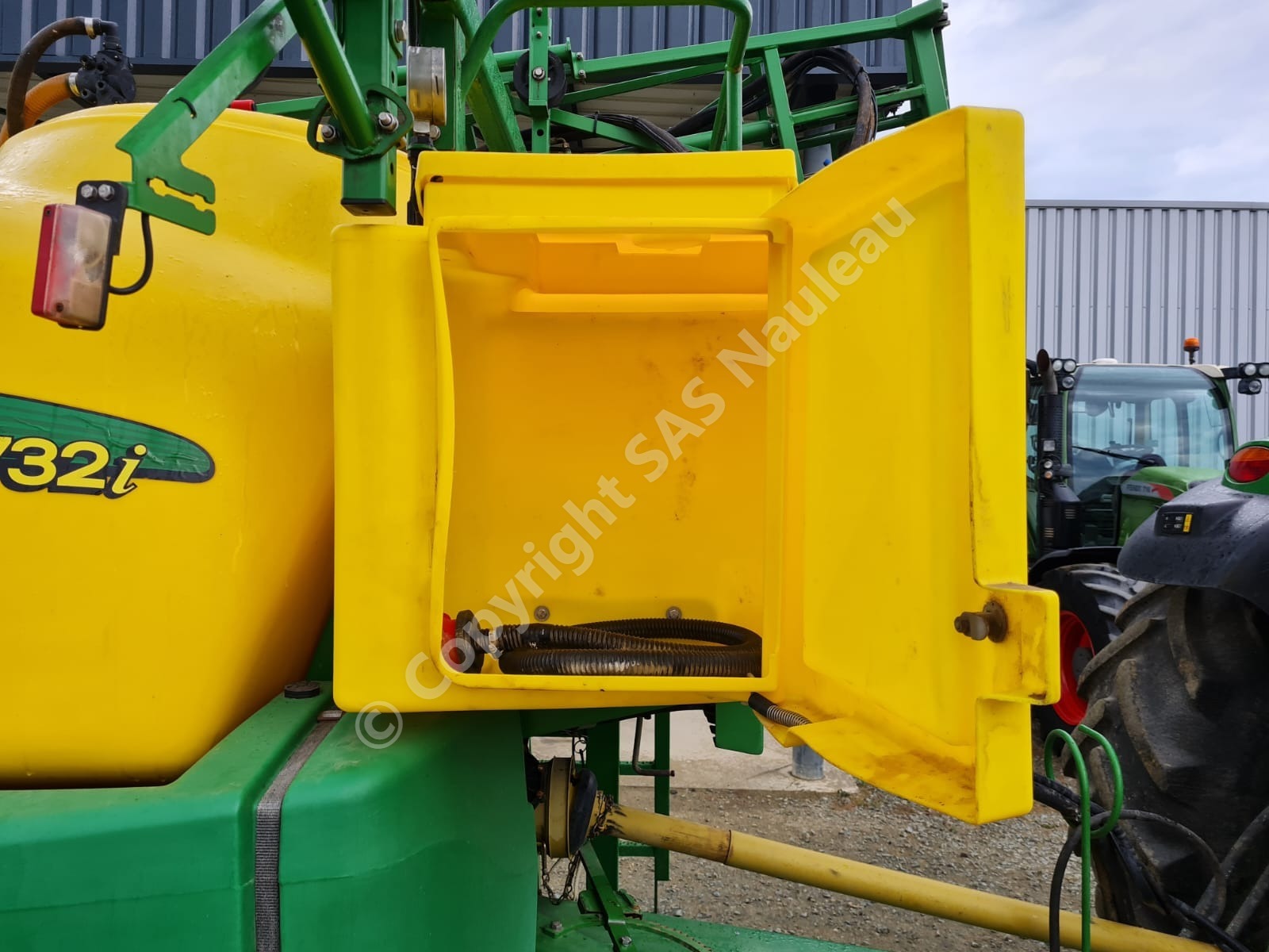 JOHN DEERE PULVERISATEUR TRAINE 732i