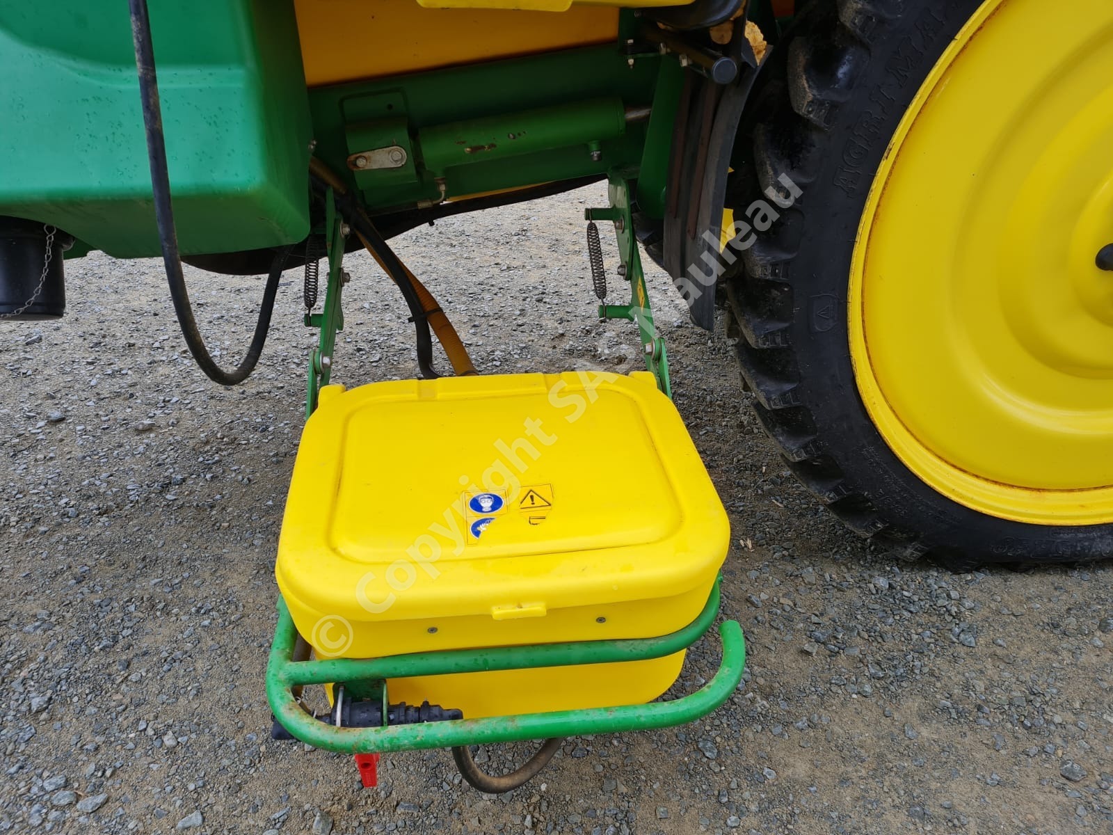 JOHN DEERE PULVERISATEUR TRAINE 732i