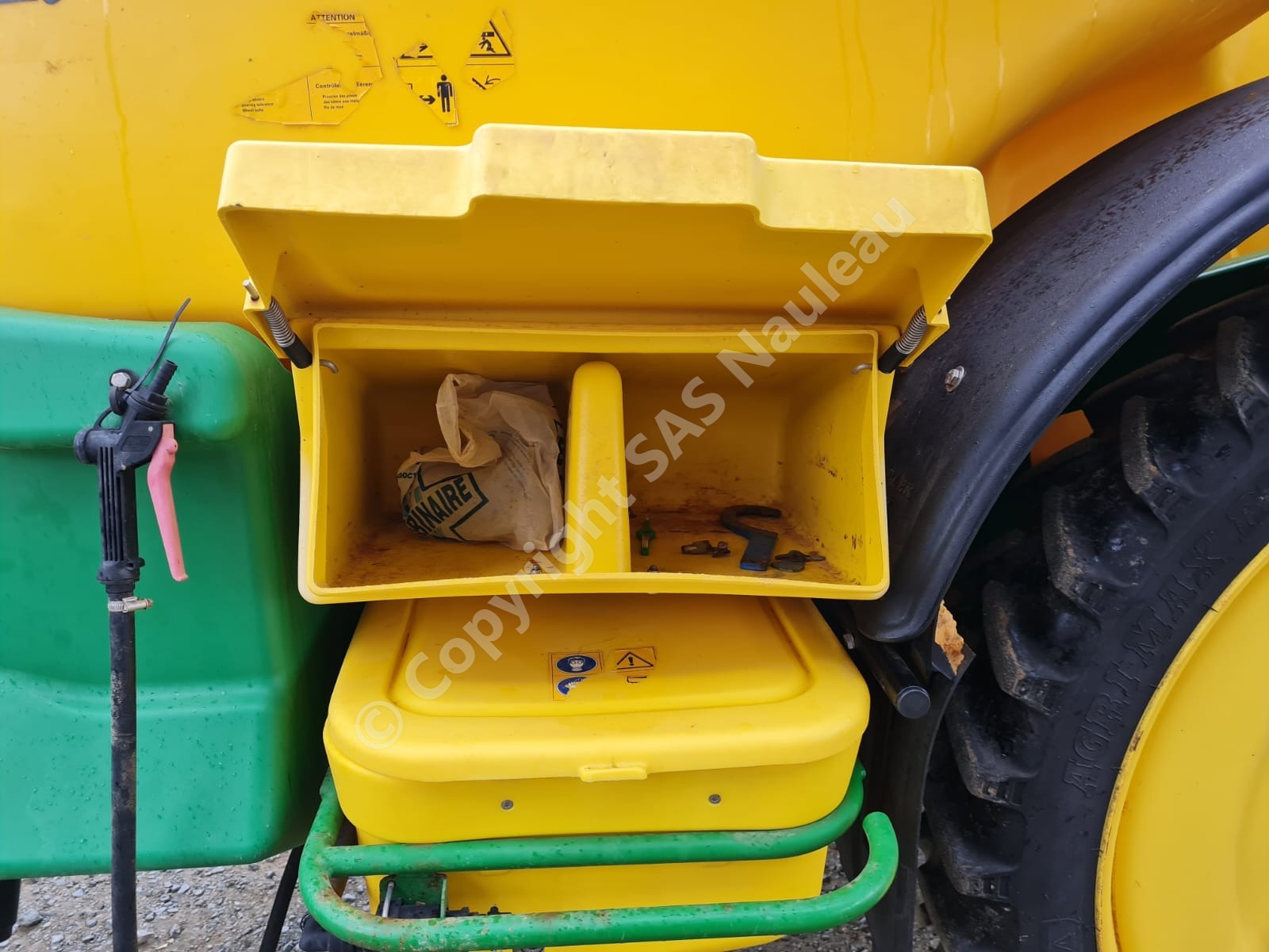 JOHN DEERE PULVERISATEUR TRAINE 732i