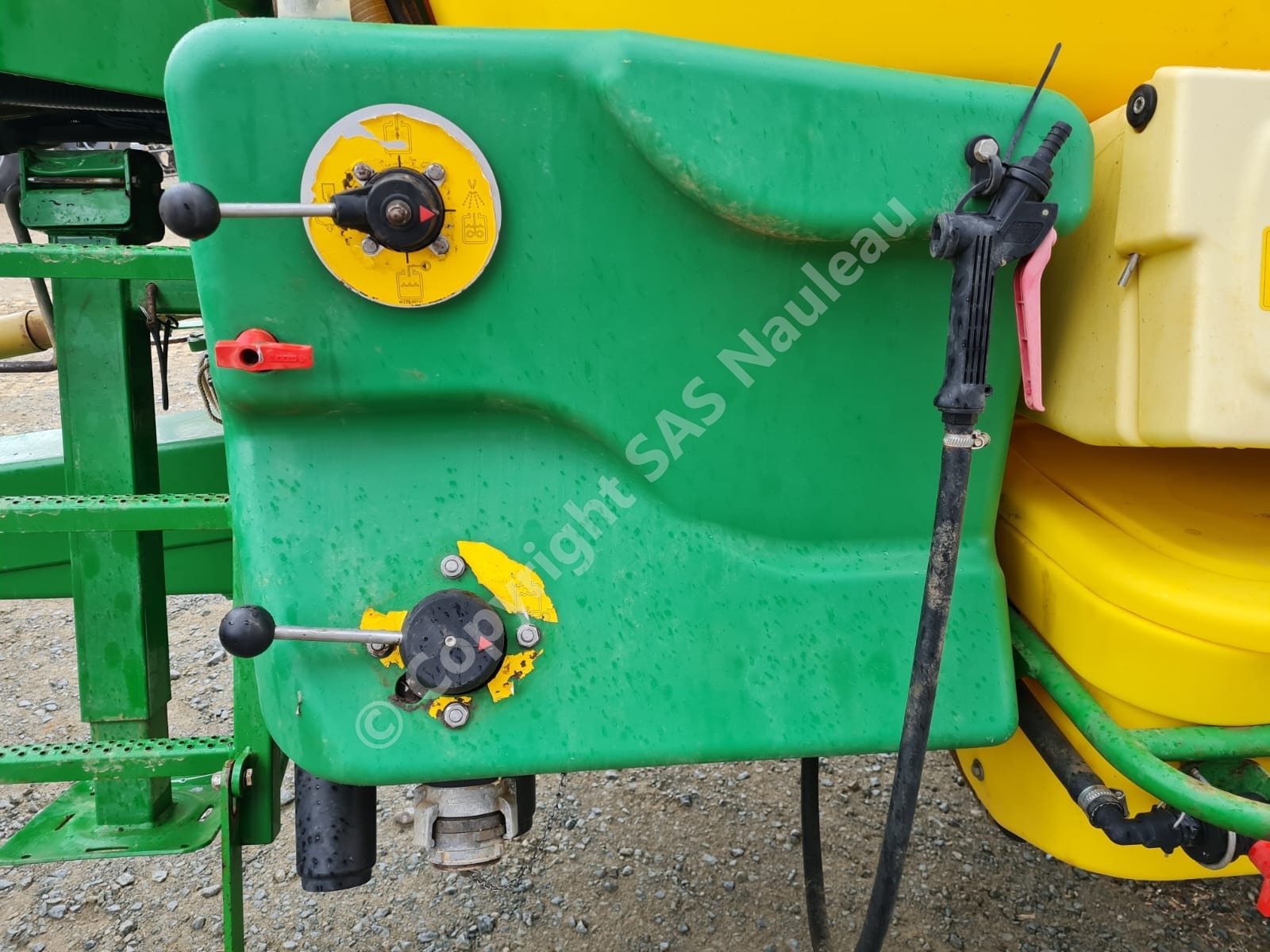 JOHN DEERE PULVERISATEUR TRAINE 732i