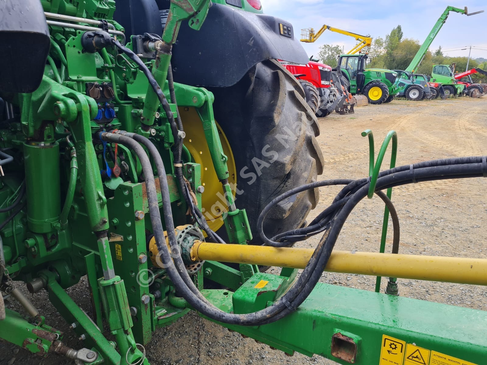 JOHN DEERE PULVERISATEUR TRAINE 732i