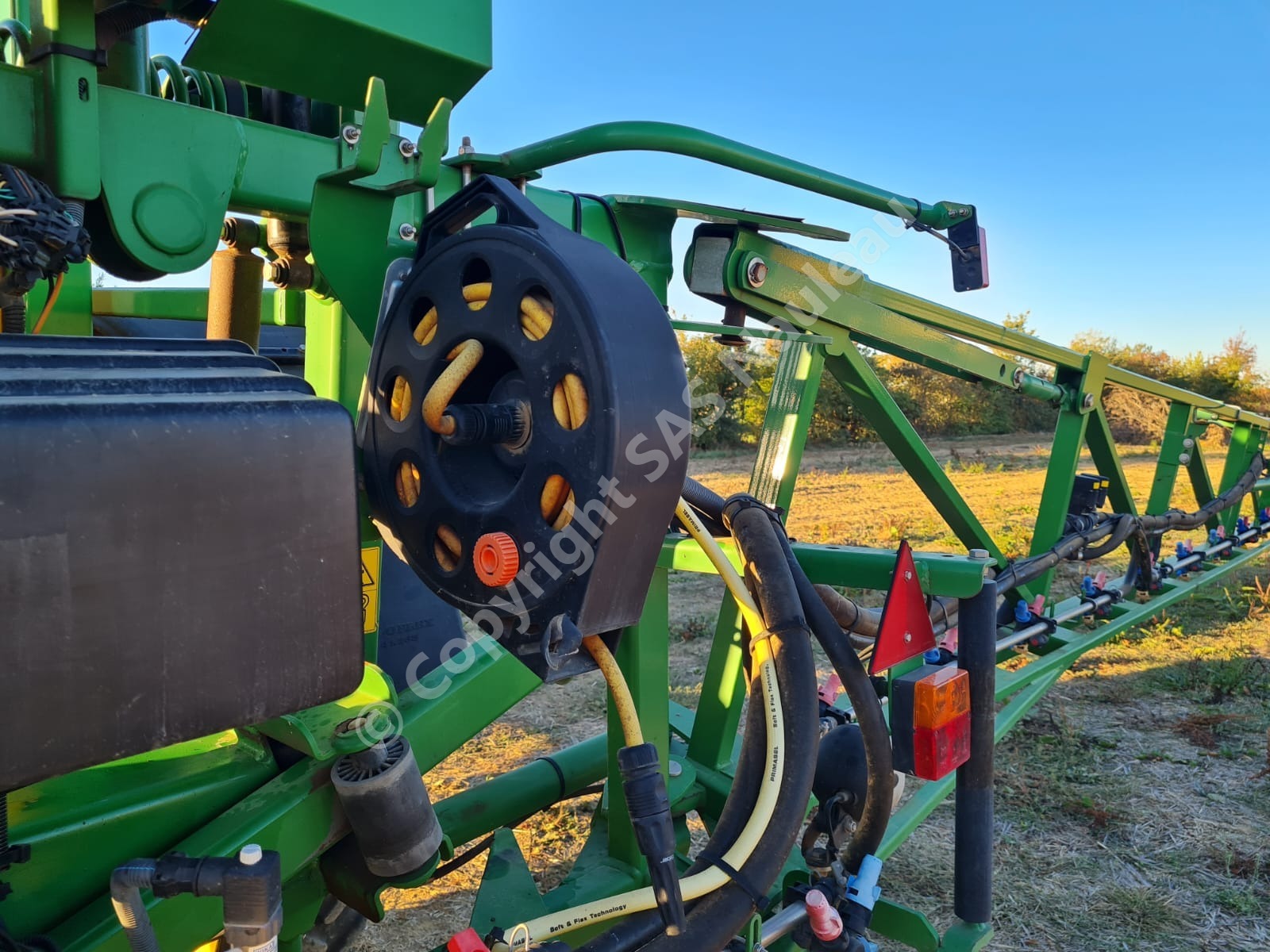 JOHN DEERE PULVERISATEUR TRAINE 732i