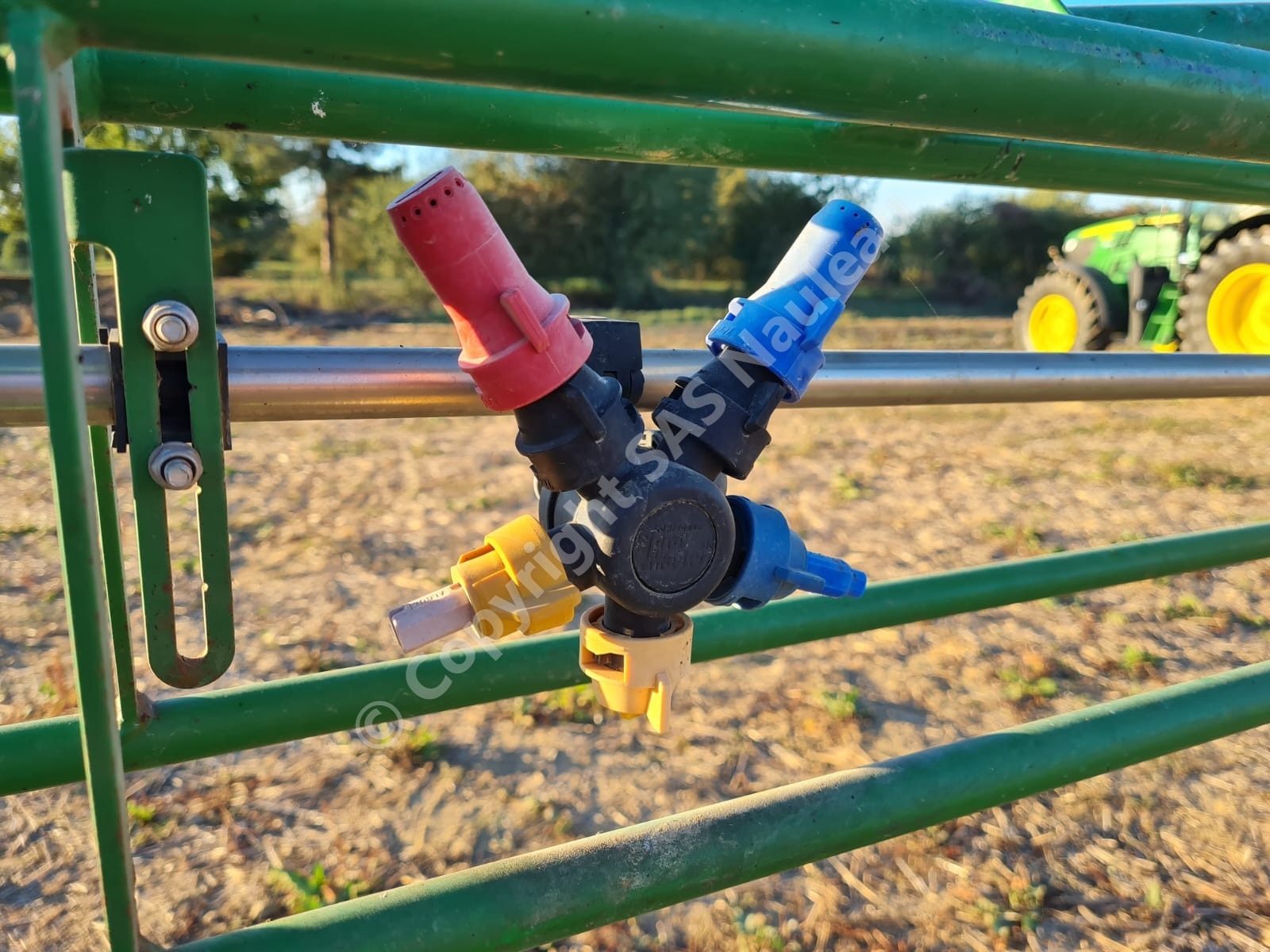 JOHN DEERE PULVERISATEUR TRAINE 732i