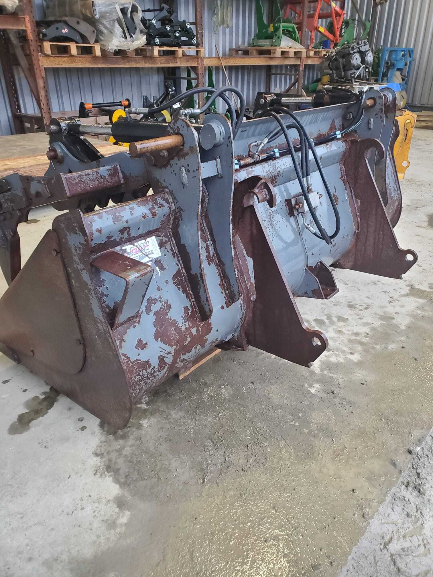 GODET GRIFFE LAMY 245 CM ATTELAGE QFIT JCB