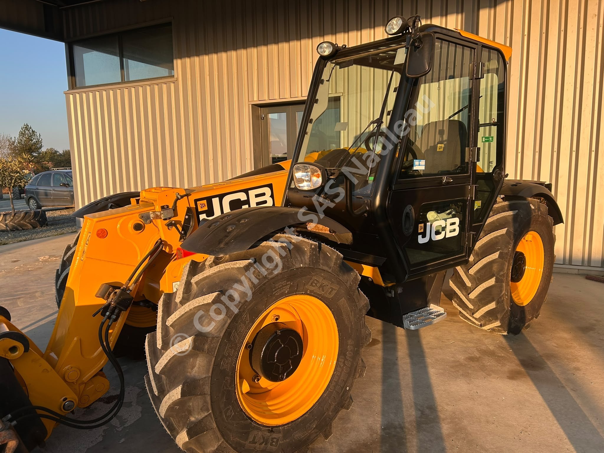 JCB 625.56