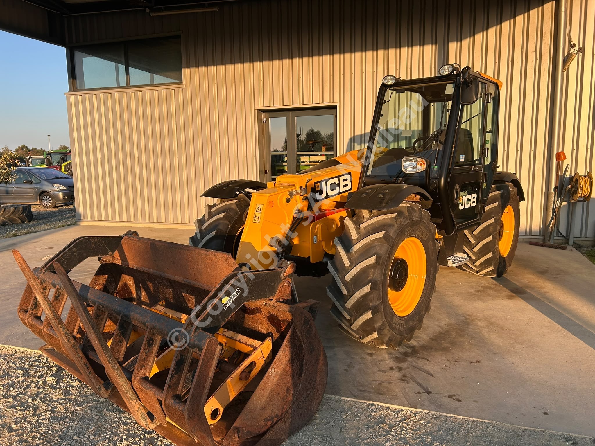 JCB 625.56
