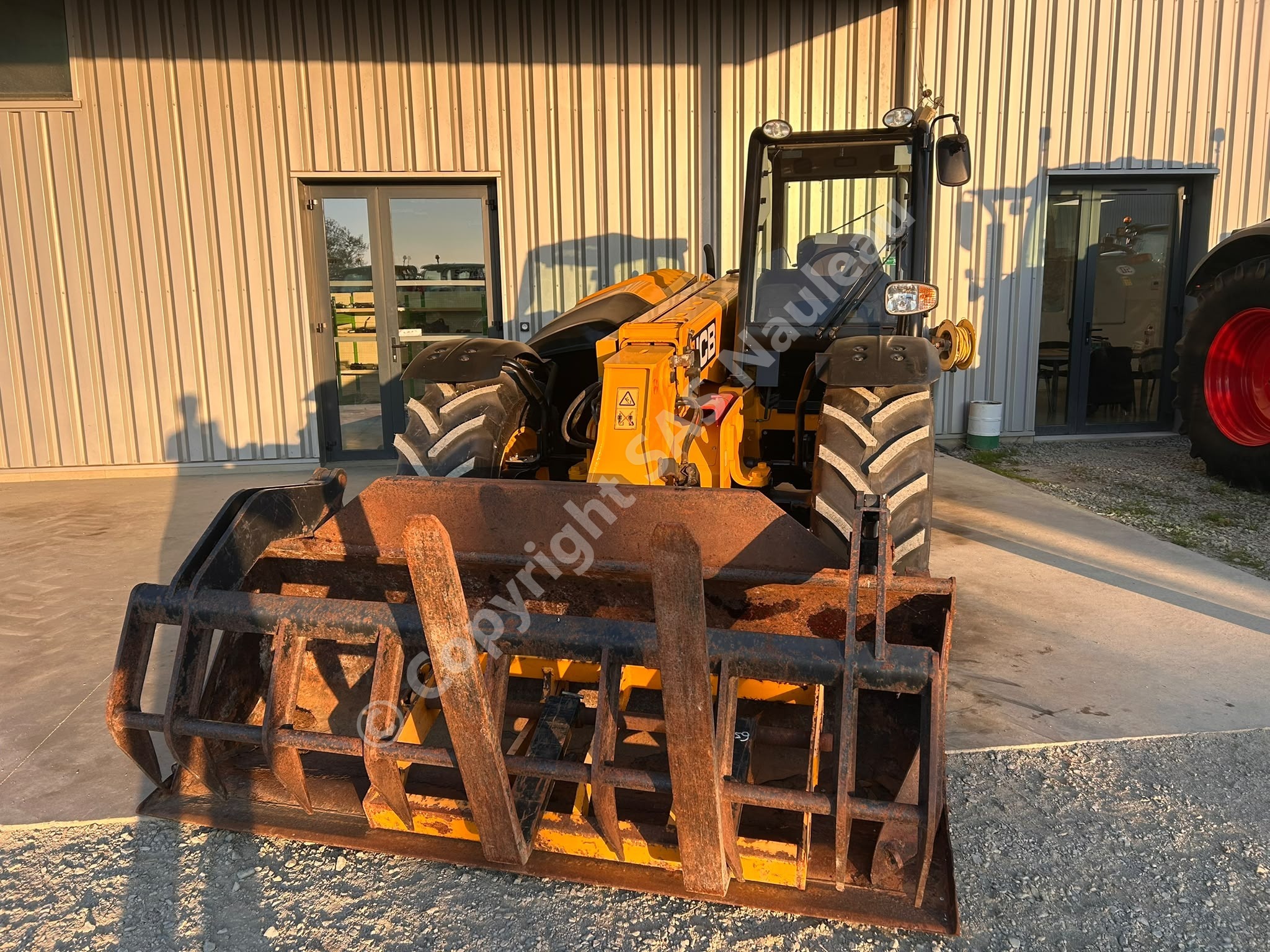 JCB 625.56