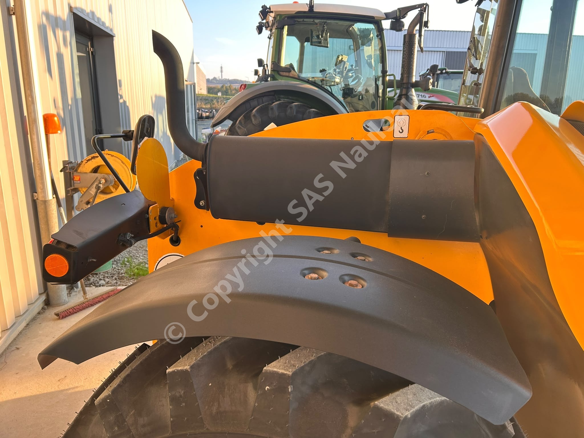 JCB 625.56