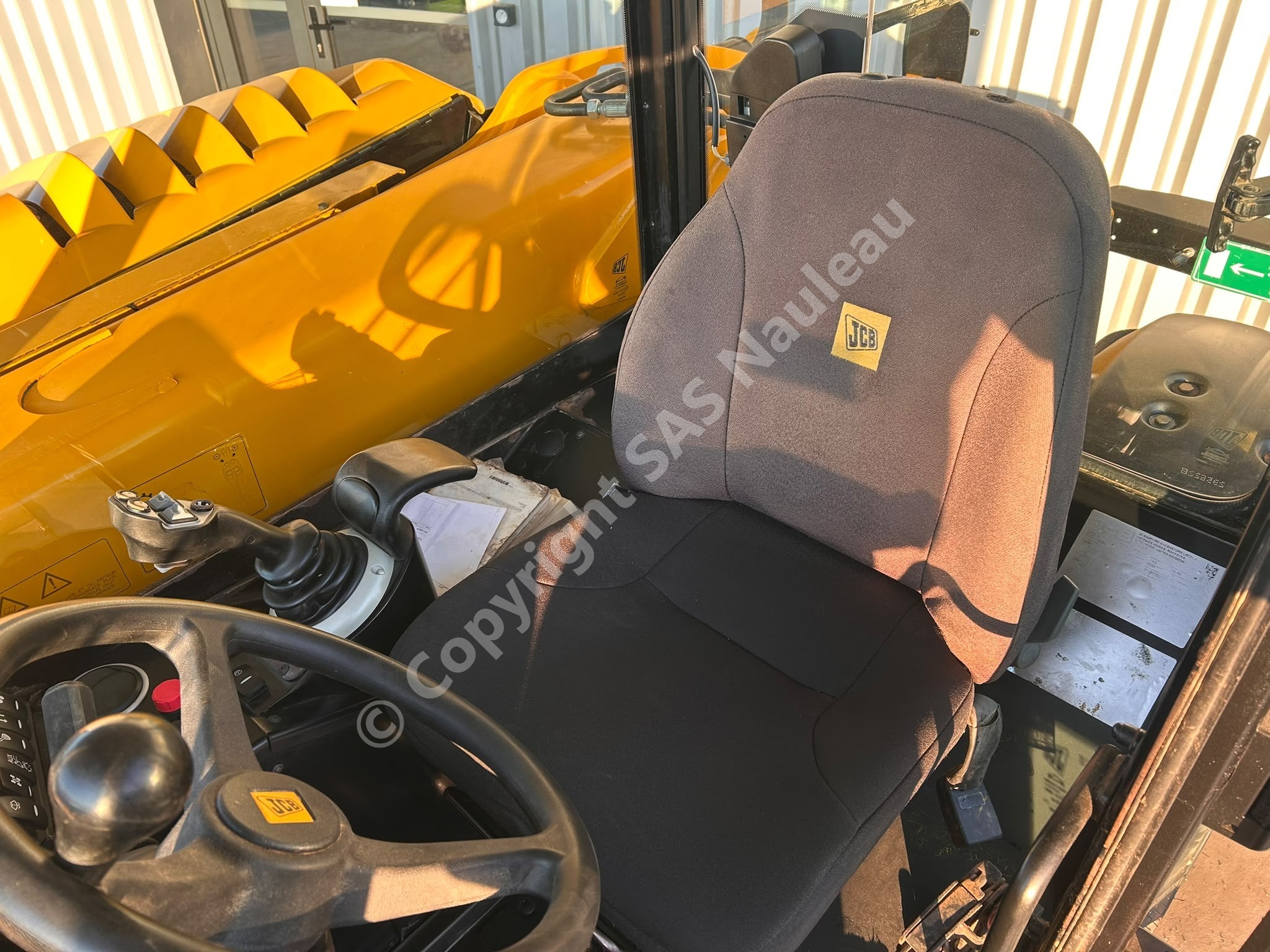 JCB 625.56