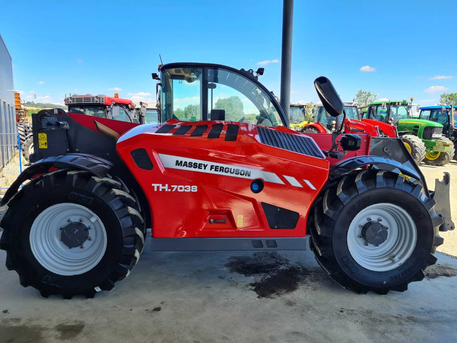 MASSEY FERGUSON TH7038