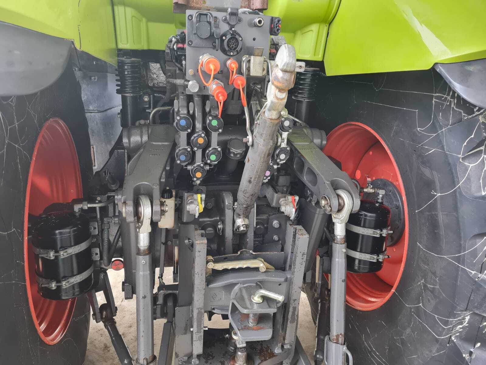 CLAAS AXION 830 CMATIC