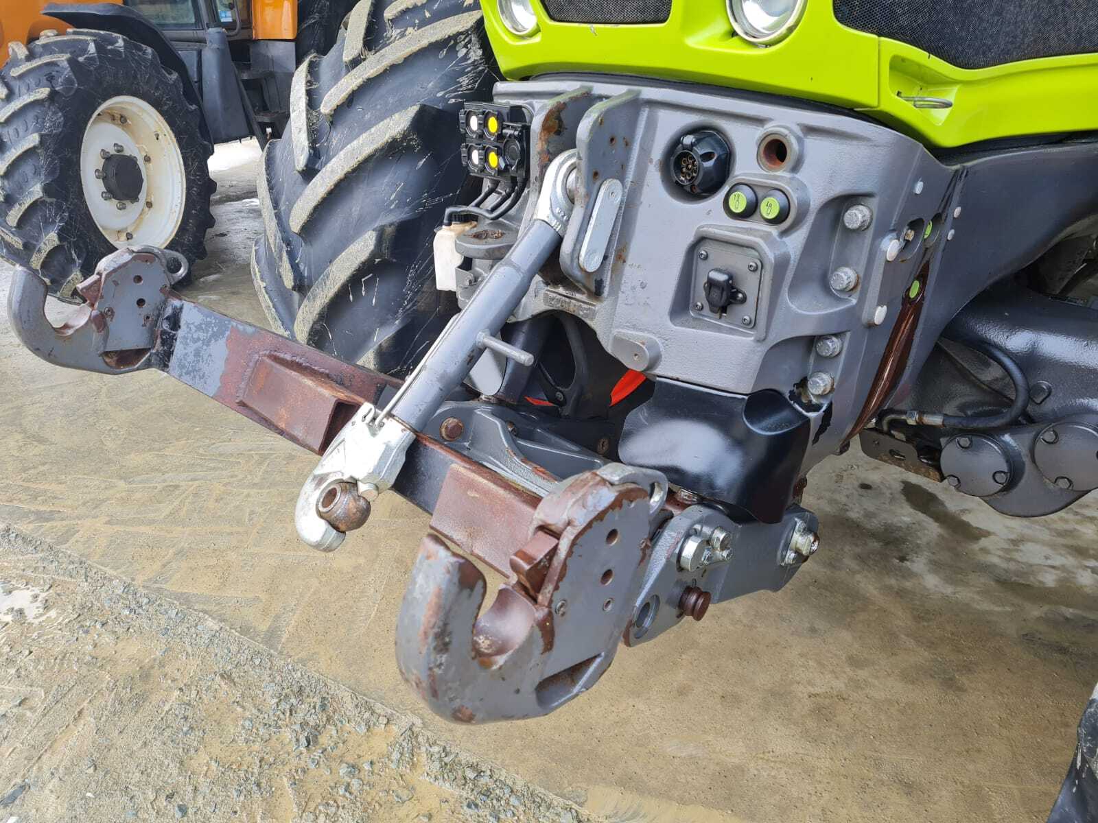 CLAAS AXION 830 CMATIC