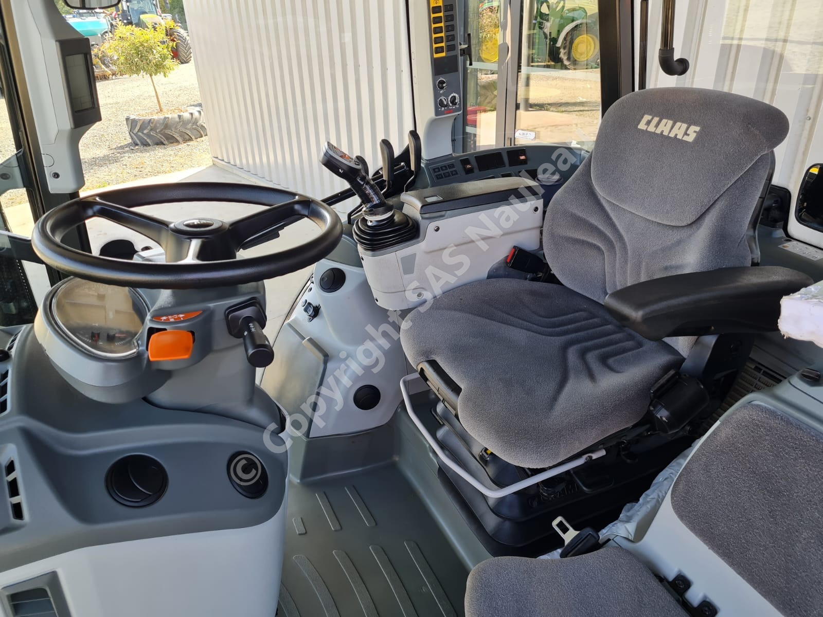 CLAAS ARION 420