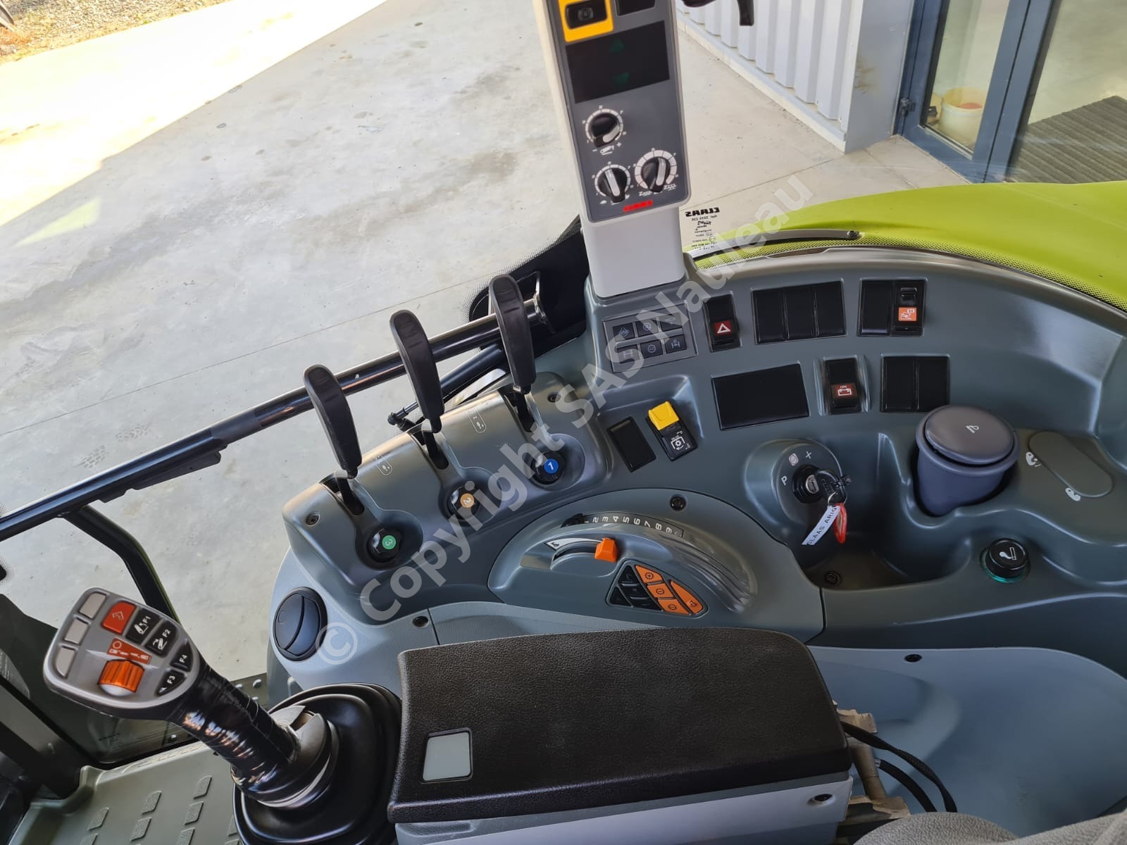 CLAAS ARION 420