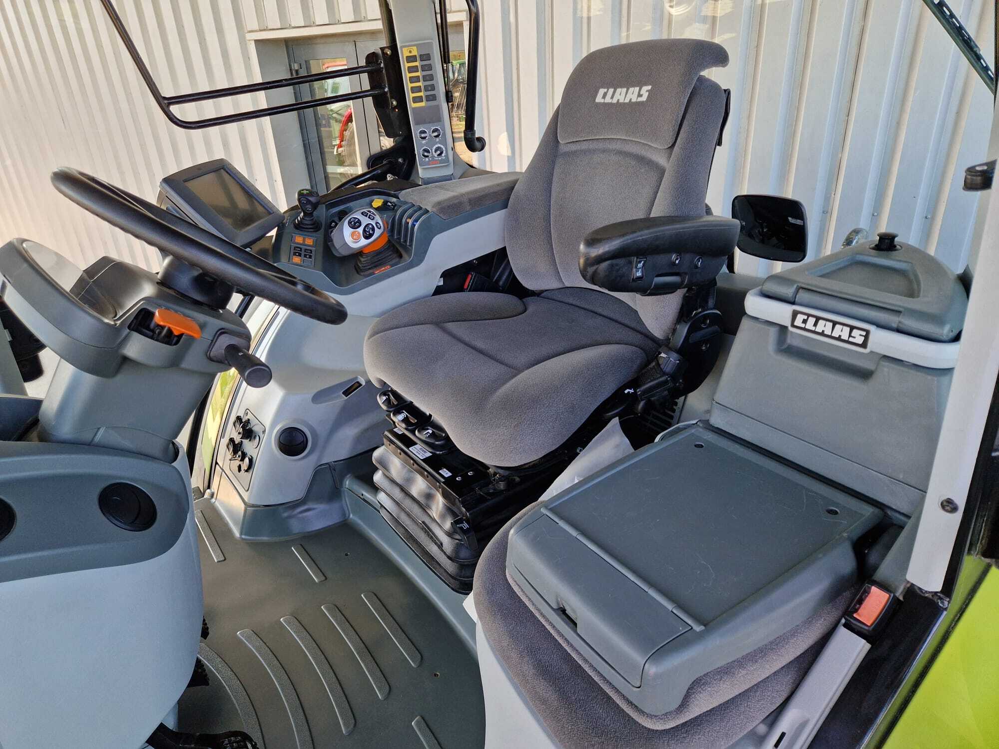 CLAAS ARION 650 CMATIC