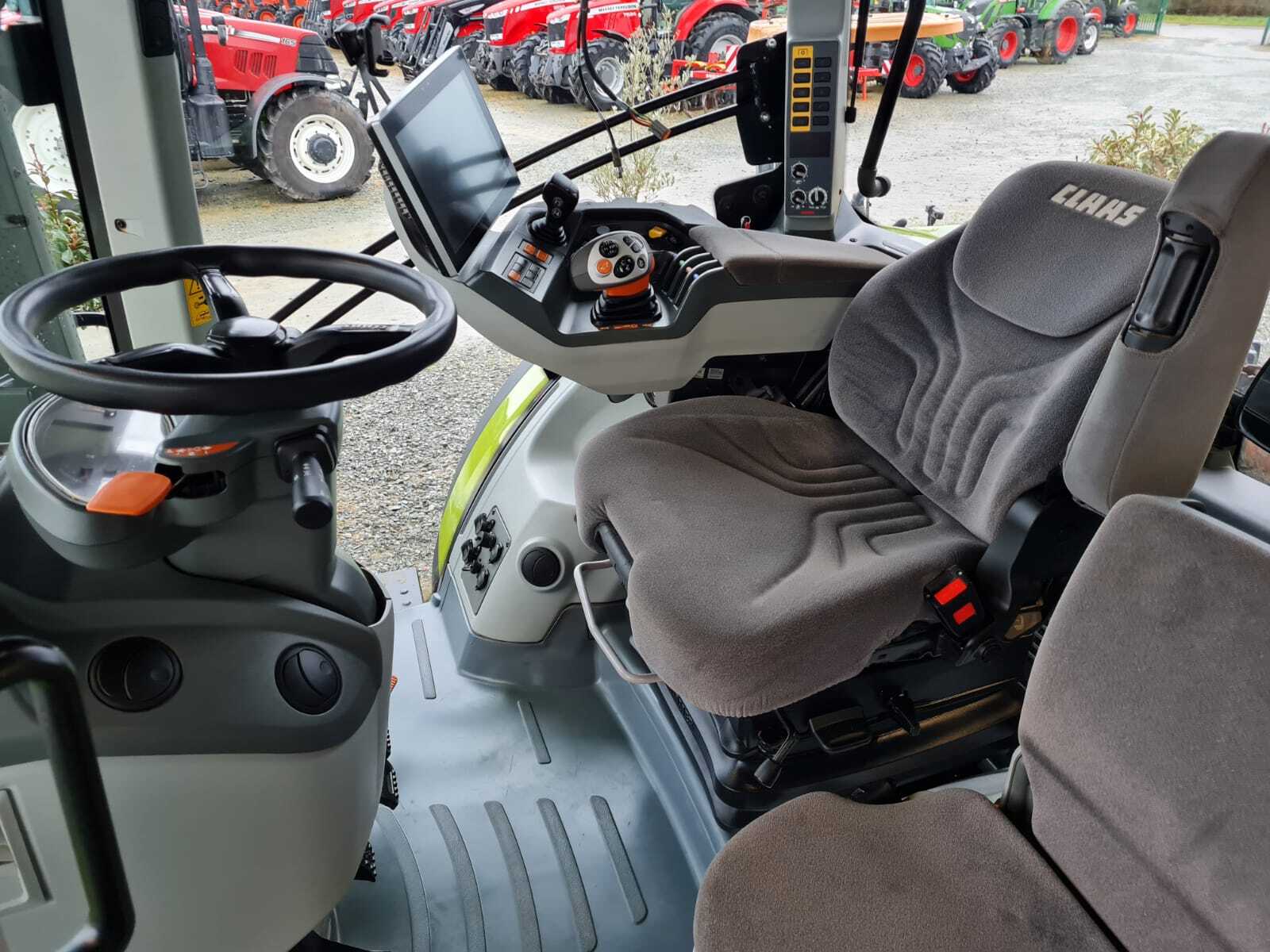 CLAAS ARION 650 CMATIC CEBIS