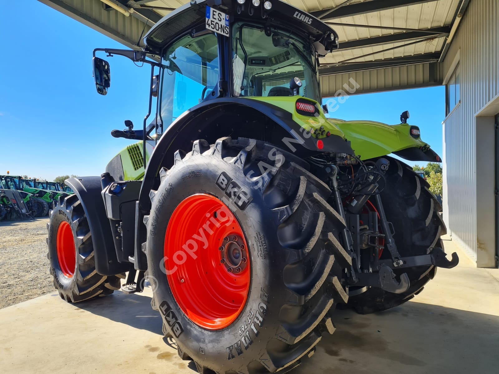 CLAAS AXION 800