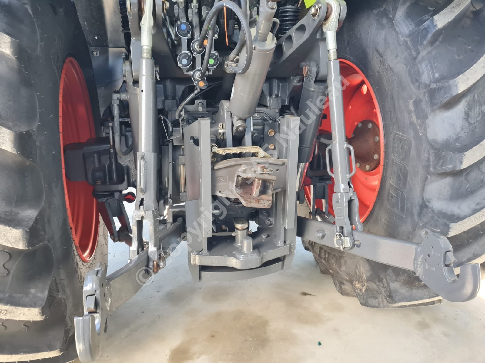 CLAAS AXION 800