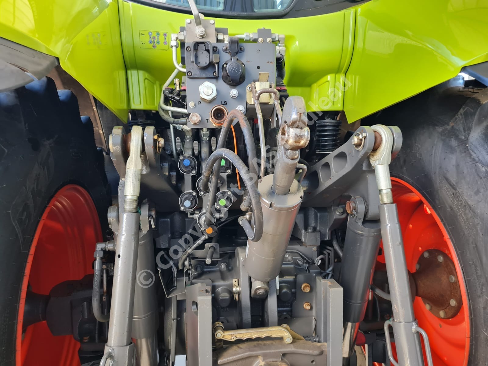 CLAAS AXION 800