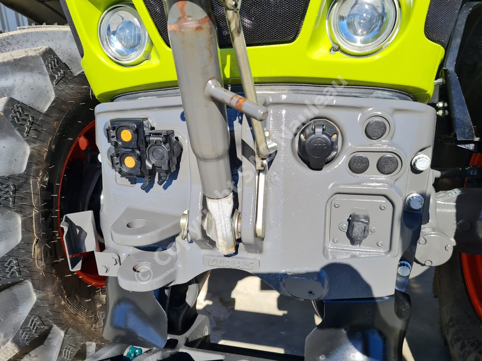 CLAAS AXION 800
