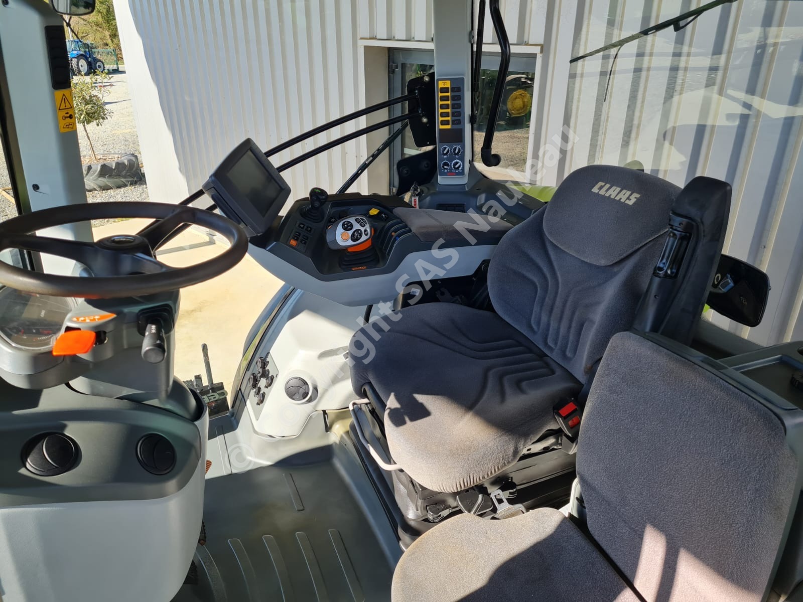 CLAAS AXION 800