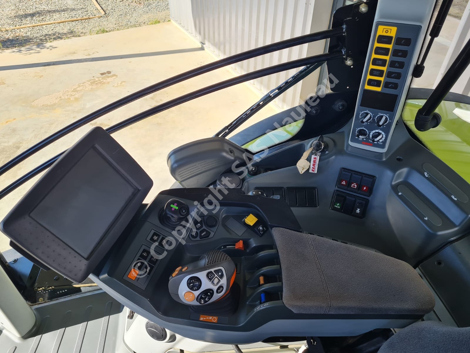 CLAAS AXION 800