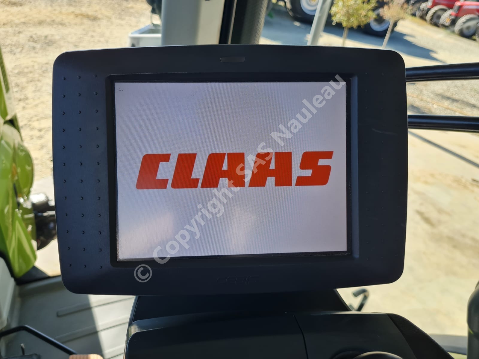 CLAAS AXION 800