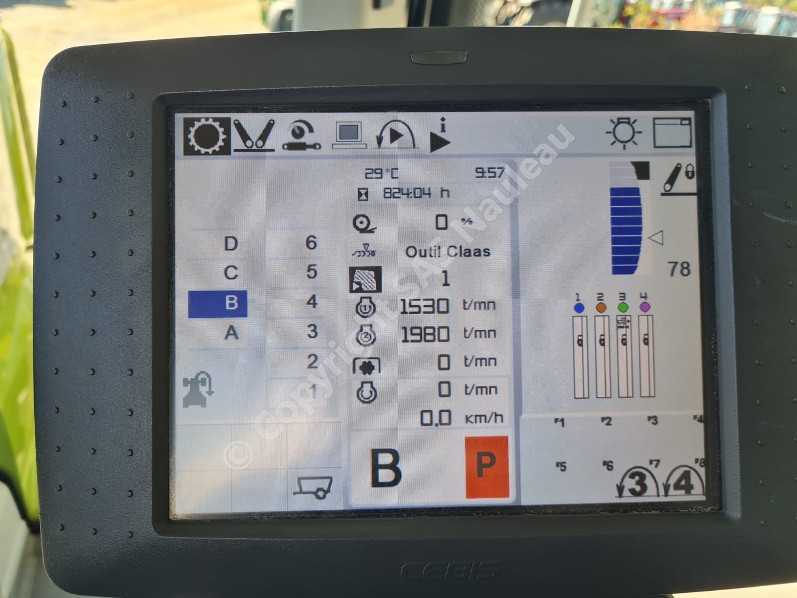 CLAAS AXION 800