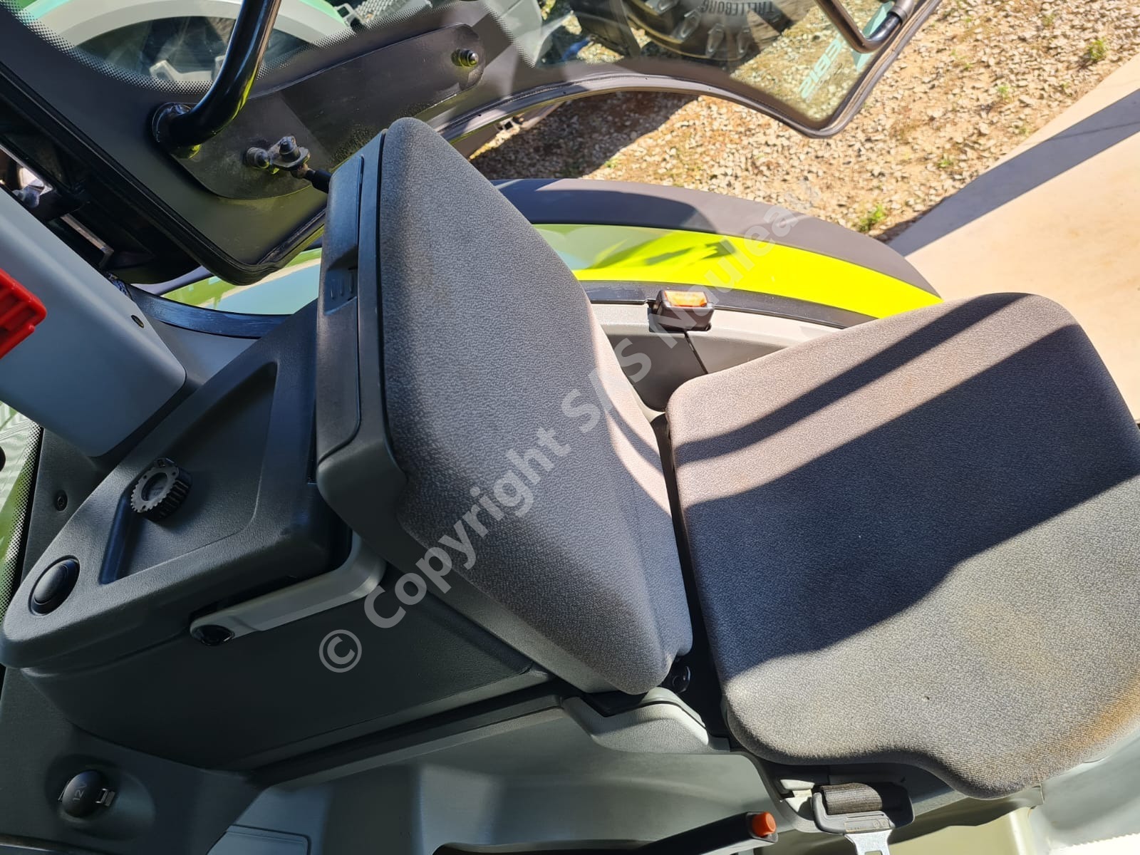 CLAAS AXION 800