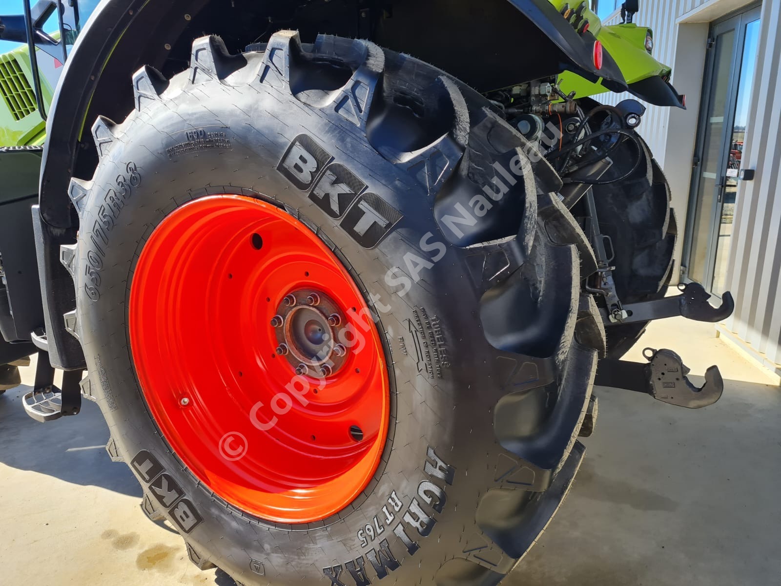 CLAAS AXION 800