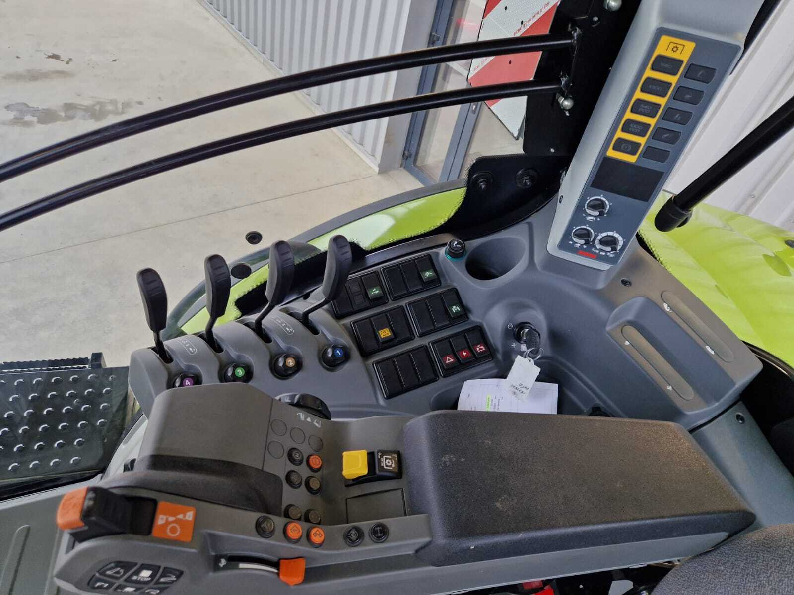 CLAAS AXION 800 CIS