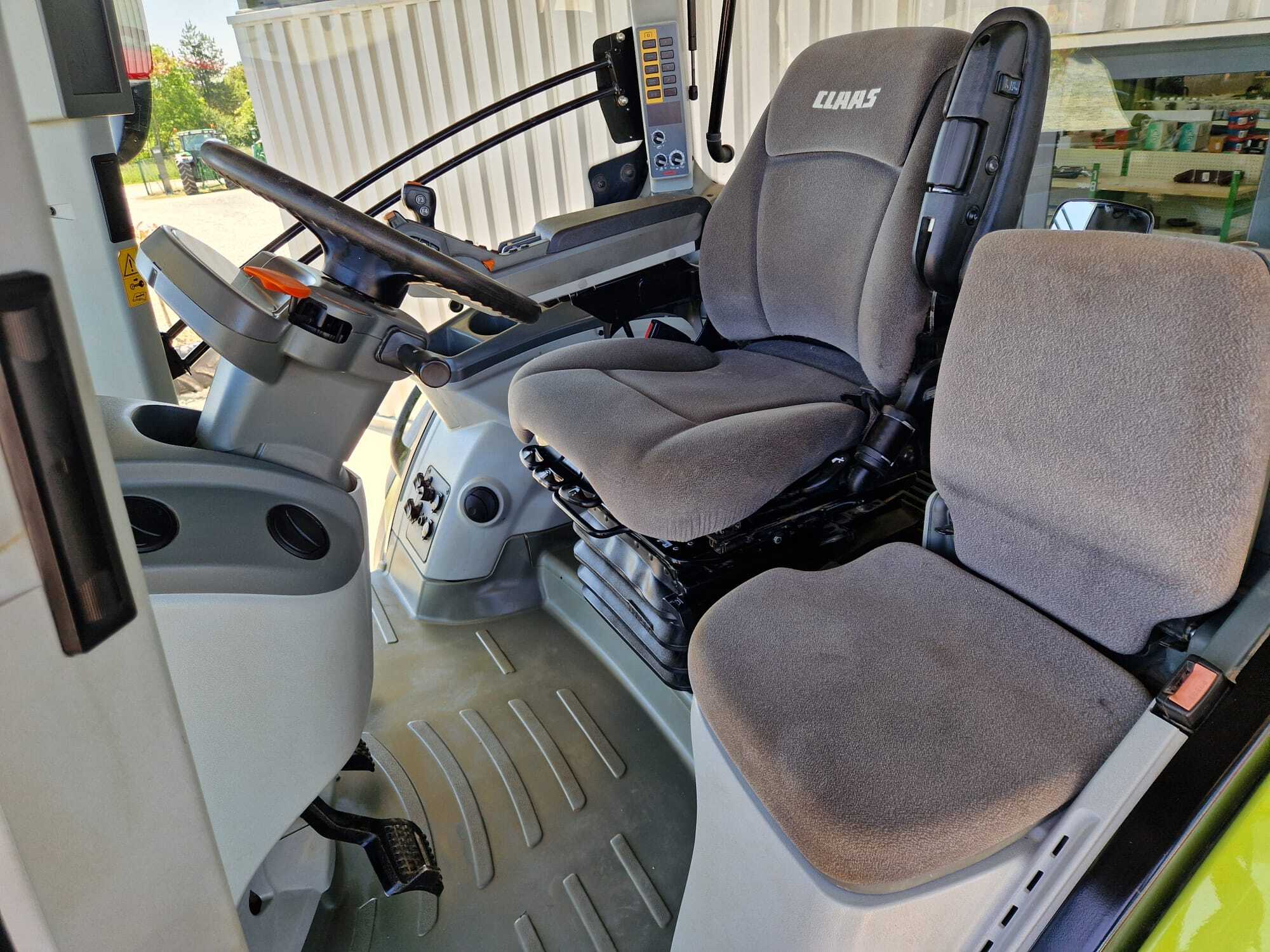 CLAAS AXION 810 CMATIC